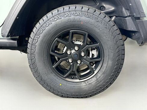Used 2024 Jeep Wrangler Unlimited AWD/4WD image 11