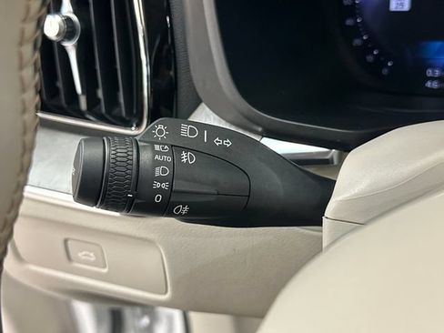 Used 2023 Volvo XC60 B5 Plus AWD/4WD image 31