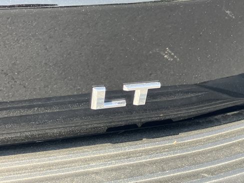 Used 2022 Chevrolet Suburban LT w/ Luxury Package image 11