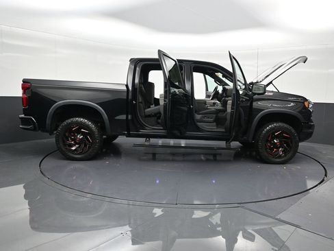 Used 2022 Chevrolet Silverado 1500 ZR2 w/ Technology Package image 39