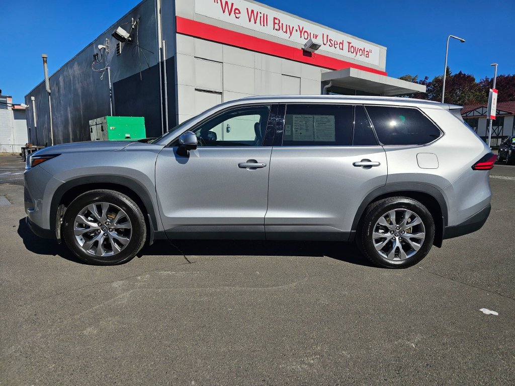 Used 2024 Toyota Grand Highlander AWD Hybrid image 4