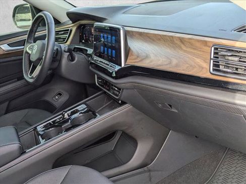Used 2024 Volkswagen Atlas SE image 21