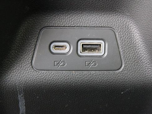 Used 2023 Buick Envision Essence image 24