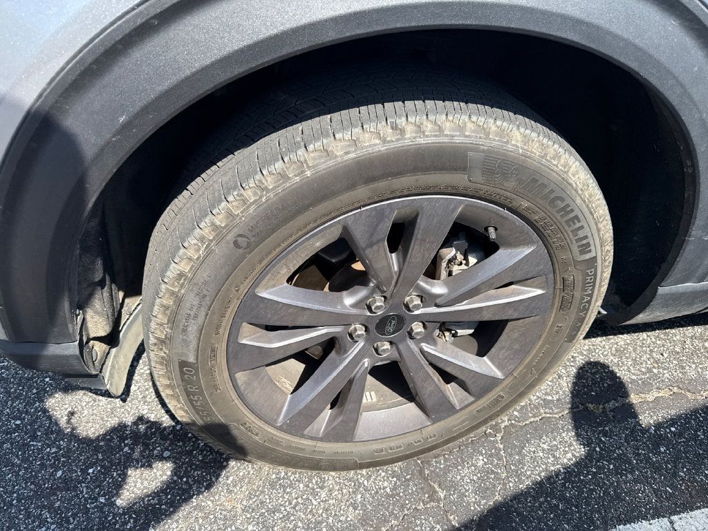 Used 2024 Ford Explorer XLT w/ Equipment Group 202A AWD/4WD image 9