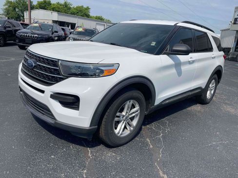 Used 2020 Ford Explorer XLT w/ Comfort Package AWD/4WD image 2