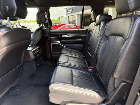 Used 2023 Jeep Wagoneer L Series II AWD/4WD image 37