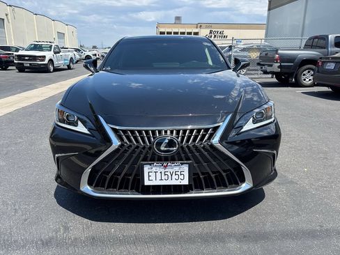 Used 2025 Lexus ES 300h w/ Premium Package FWD image 2