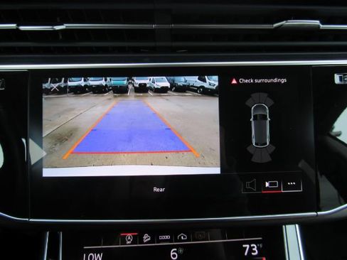 Used 2022 Audi Q8 Premium image 10
