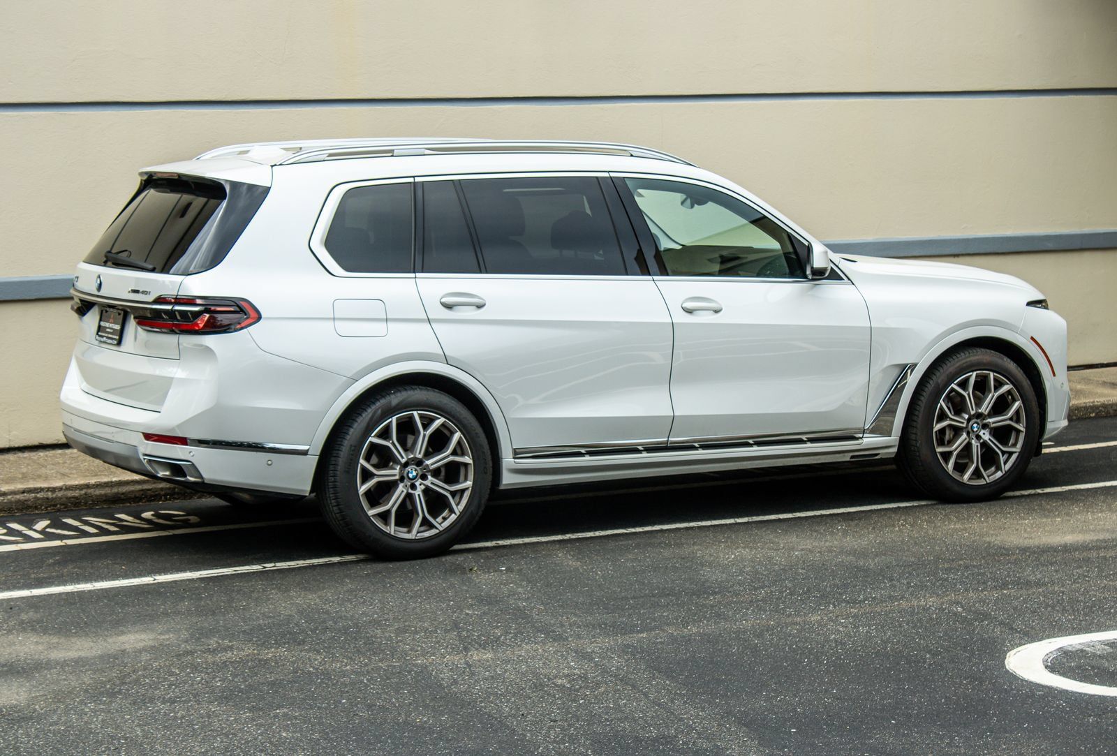 Used 2024 BMW X7 xDrive40i AWD/4WD image 8