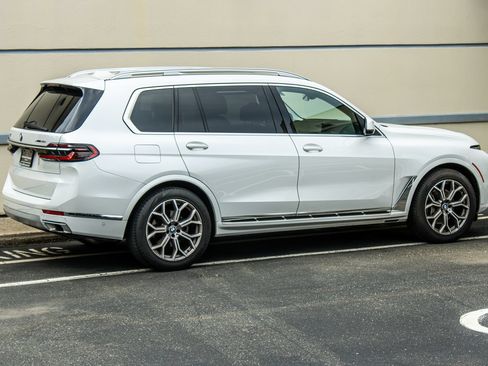 Used 2024 BMW X7 xDrive40i AWD/4WD image 8