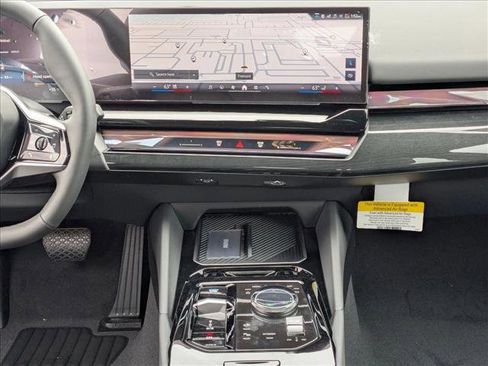 Used 2025 BMW i5 eDrive40i w/ Premium Package image 11