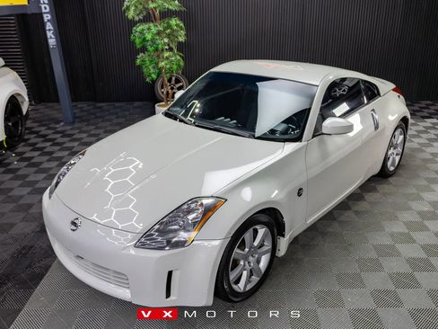 Used 2005 Nissan 350Z Coupe w/ (N93) Cargo Convenience Pkg image 7