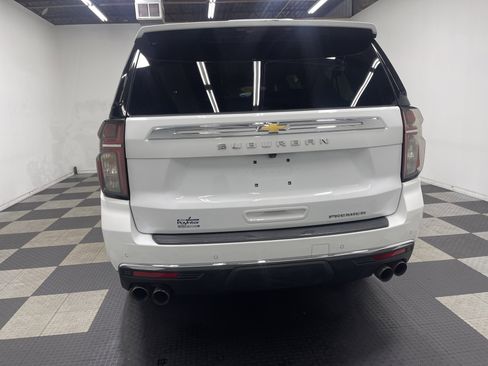 Used 2023 Chevrolet Suburban Premier AWD/4WD image 3