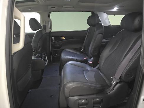 Used 2025 Kia Carnival SX Prestige FWD image 11