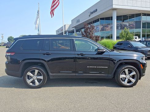 Used 2024 Jeep Grand Cherokee L Limited AWD/4WD image 32