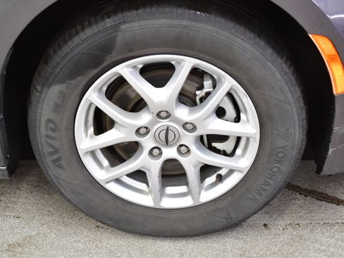 Used 2023 Chrysler Pacifica Touring-L FWD image 32