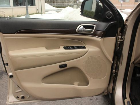 Used 2015 Jeep Grand Cherokee Limited image 15