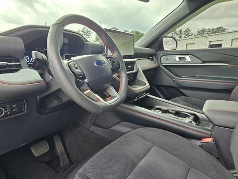 Used 2025 Ford Explorer ST image 27