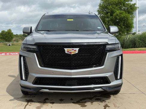 Used 2024 Cadillac Escalade ESV V w/ Heavy-Duty Trailer Package AWD/4WD image 2
