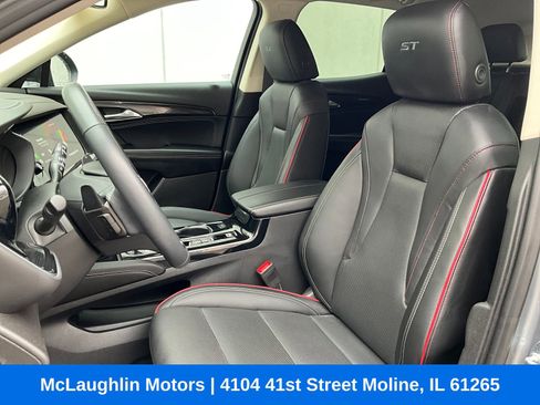 Used 2022 Buick Envision Essence w/ Sport Touring Package image 8