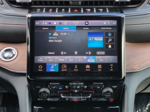 Used 2024 Jeep Grand Cherokee Summit AWD/4WD image 18
