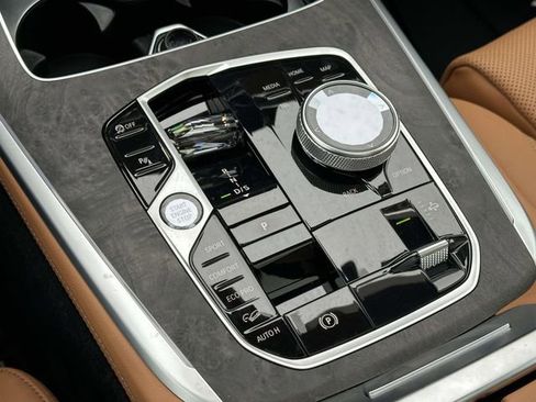 Certified 2024 BMW X7 xDrive40i w/ M Sport Package image 33