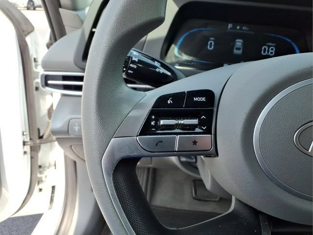 Used 2025 Hyundai Elantra SE FWD image 22