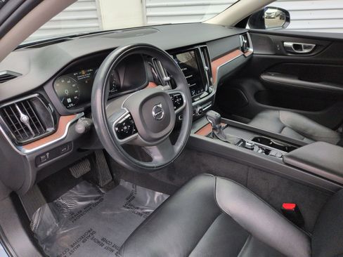 Used 2021 Volvo S60 T5 Momentum w/ Advanced Package image 14