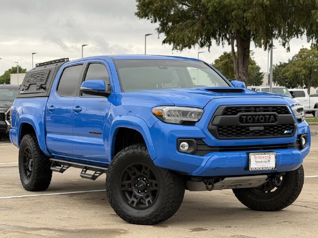 Used 2021 Toyota Tacoma TRD Sport w/ TRD Premium Sport Package AWD/4WD image 2