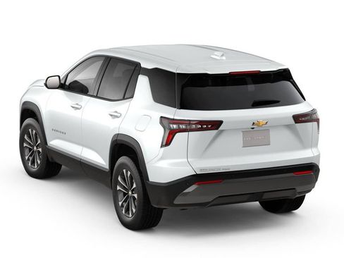 New 2026 Chevrolet Equinox LT image 2