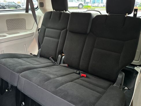 Used 2019 Dodge Grand Caravan SE w/ UConnect Hands-Free Group image 15