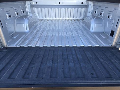 Used 2022 Chevrolet Silverado 1500 LT image 30