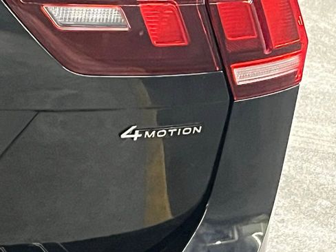 Used 2024 Volkswagen Tiguan SE R-Line image 35