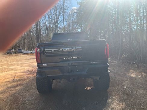 Used 2024 GMC Sierra 2500 Denali Ultimate image 6