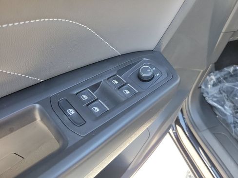Used 2022 Volkswagen Atlas Cross Sport SE FWD image 24
