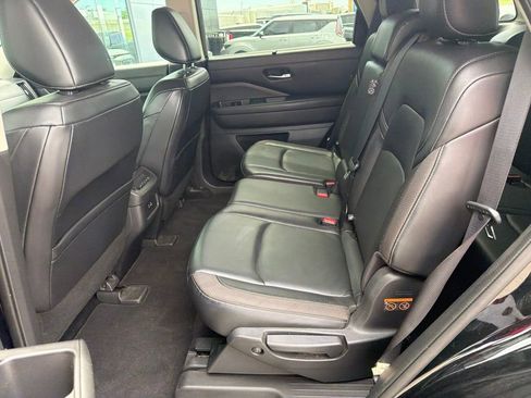 Used 2022 Nissan Pathfinder SL AWD/4WD image 11