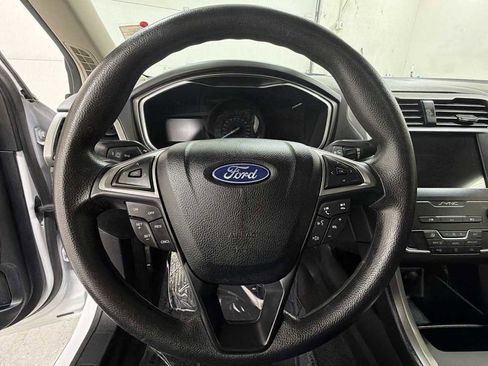 Used 2020 Ford Fusion SE FWD image 16