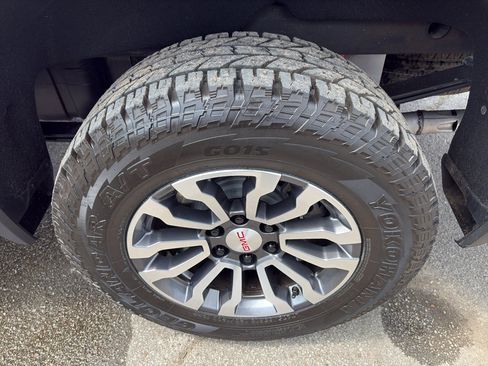 Used 2021 GMC Sierra 1500 AT4 w/ AT4 Premium Package AWD/4WD image 23