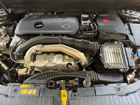 Used 2025 Mercedes-Benz GLB 250 image 35