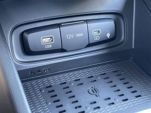 New 2025 Hyundai Venue Limited image 24