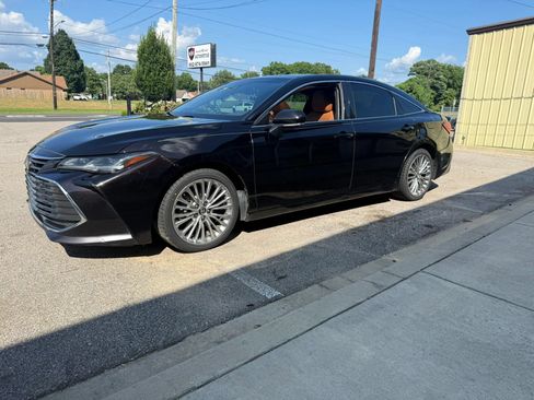 Used 2020 Toyota Avalon Limited w/ Advanced Safety Package FWD image 4