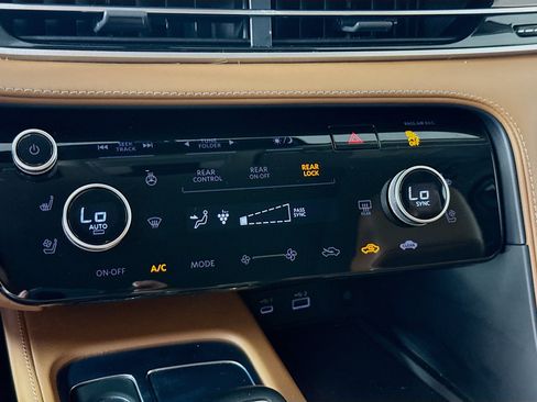 Used 2023 INFINITI QX60 Sensory w/ Cargo Package FWD image 19