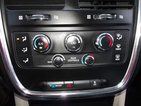 Used 2012 Dodge Grand Caravan SXT image 13