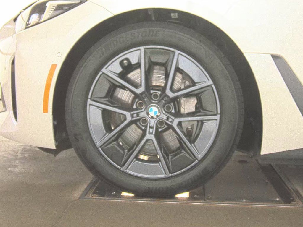 Used 2025 BMW i4 xDrive40i w/ Premium Package AWD/4WD image 9