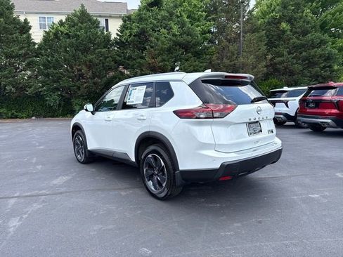 Used 2024 Nissan Rogue SV w/ SV Premium Package AWD/4WD image 5