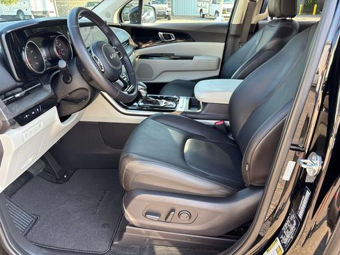 Used 2024 Kia Carnival EX FWD image 12