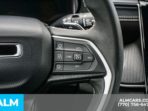 Used 2025 Jeep Grand Cherokee Altitude AWD/4WD image 33