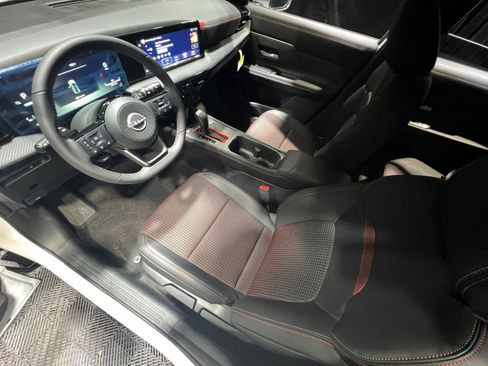 New 2026 Nissan Kicks SR FWD image 33