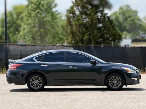 Used 2015 Nissan Altima 2.5 S w/ Sport Value Package FWD image 7