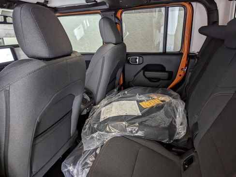 New 2025 Jeep Gladiator Sport image 10